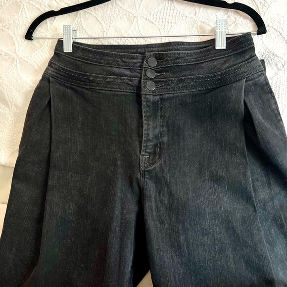 J Brand Carey pleated high-rise tapered jeans. Size 26 - Picture 6 of 12